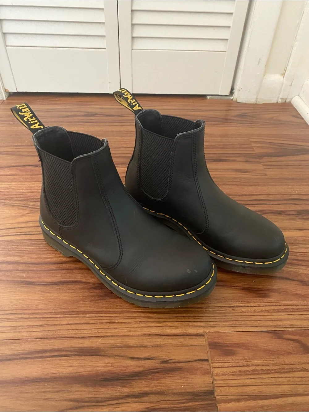Dr. Martens 2976 Chelsea Boot in Black - Picture 3 of 9